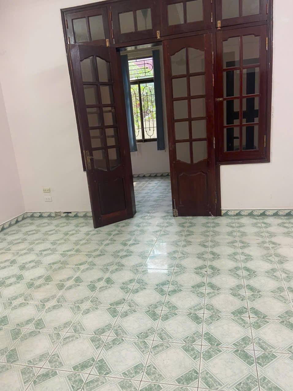 Cho thuê nhà Nguyễn Chí Thanh làm CHDV, ở gđ, nhóm 3 tầng x 128m2, 28 Triệu - Ảnh chính